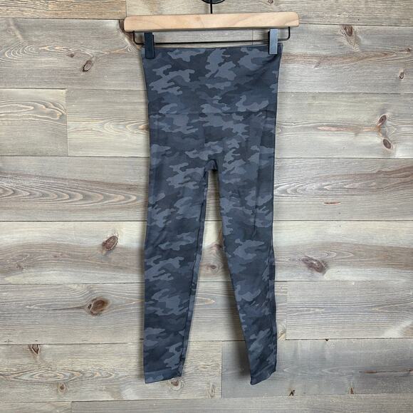Spanx Look at Me Now Seamless Cropped Leggings - Picture 1 of 6